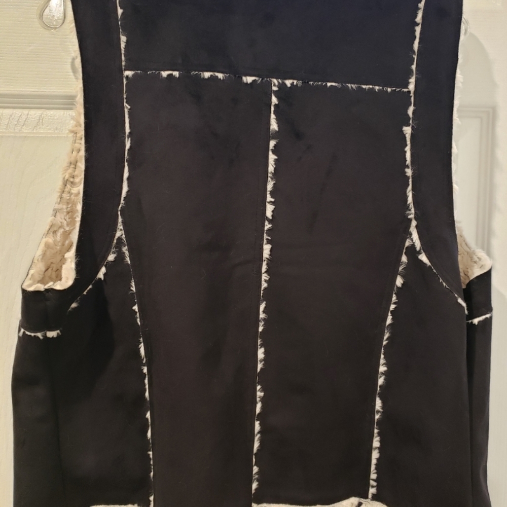 Vest - Picture 2 of 6